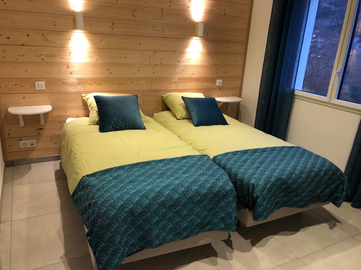 Phòng ngủ thứ 2 được cấu hình với 2 giường 90cm riêng biệt.