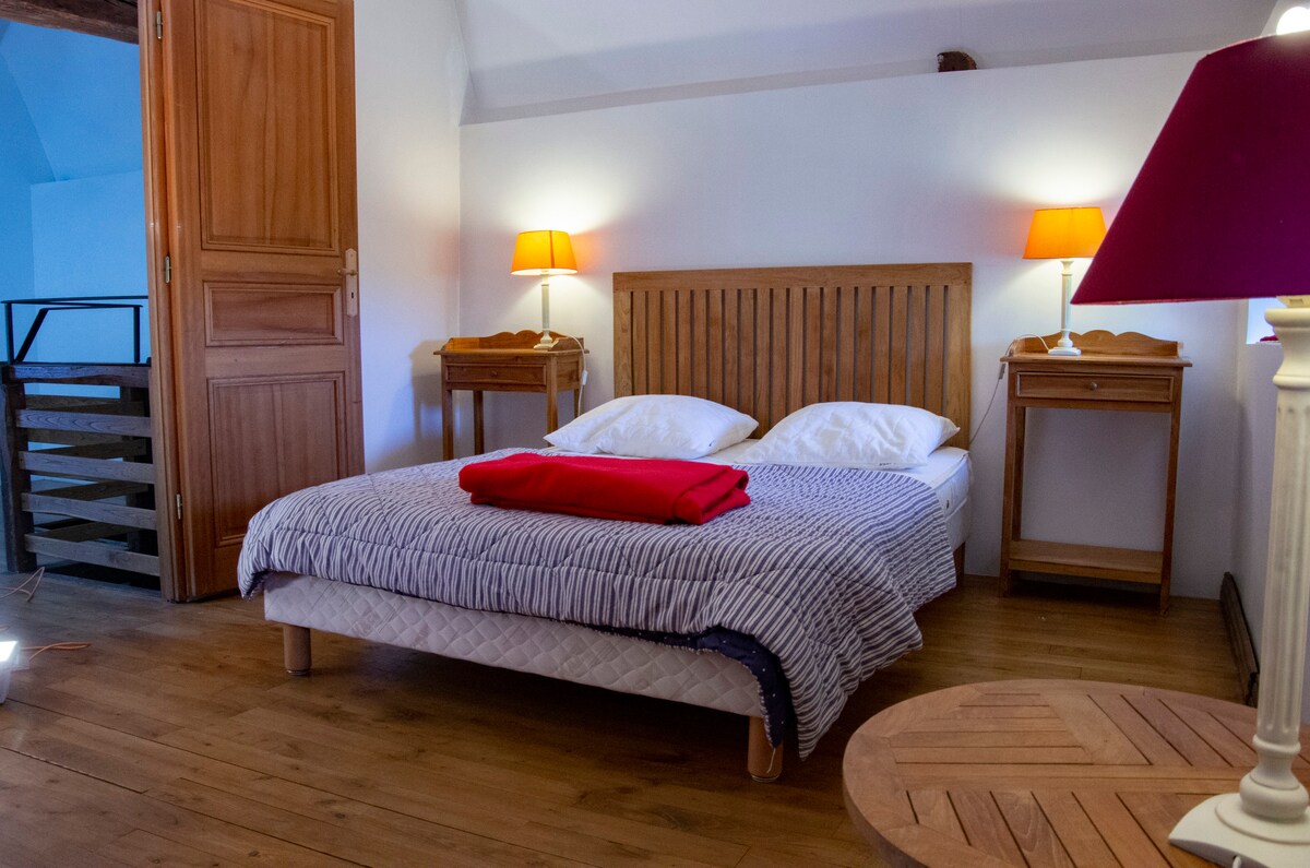 двокреветна соба 140, со единечен кревет
за 3 лица