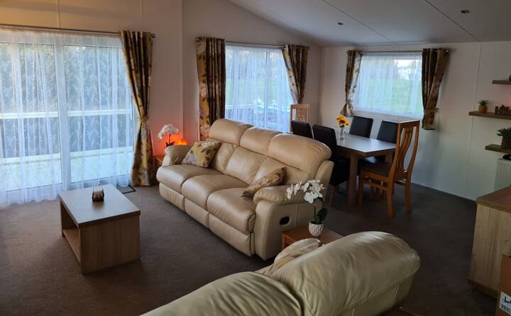 Homely 2 Bedroom Lodge Holidays - Sutton on Sea