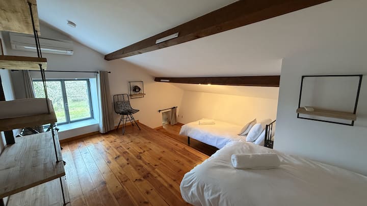 Note: This room has an unprotected 40 cm drop and beams at a height of 1.50 m. It is not suitable for small children or people over 1.50 m.