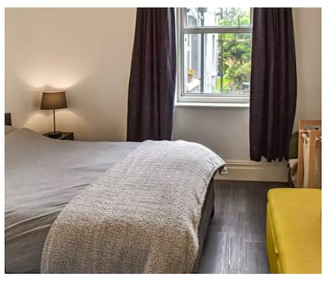 Popular Airbnb listing: Anchors Away, Margate in Manston