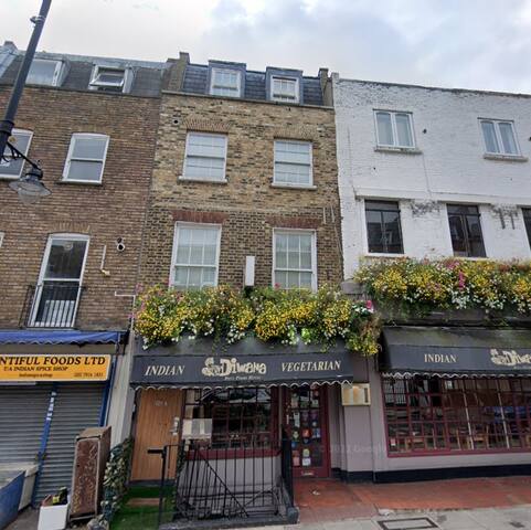 Comfort 5 Bedroom House in Euston – up to 11 (121)