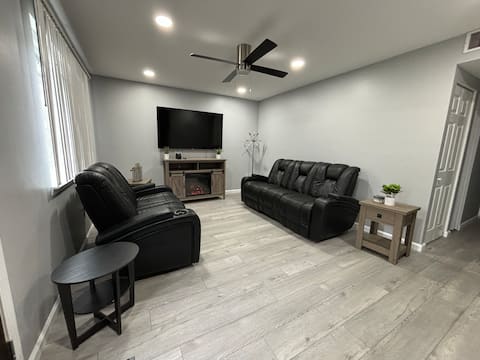 Cozy & Relaxing Home Near DTW