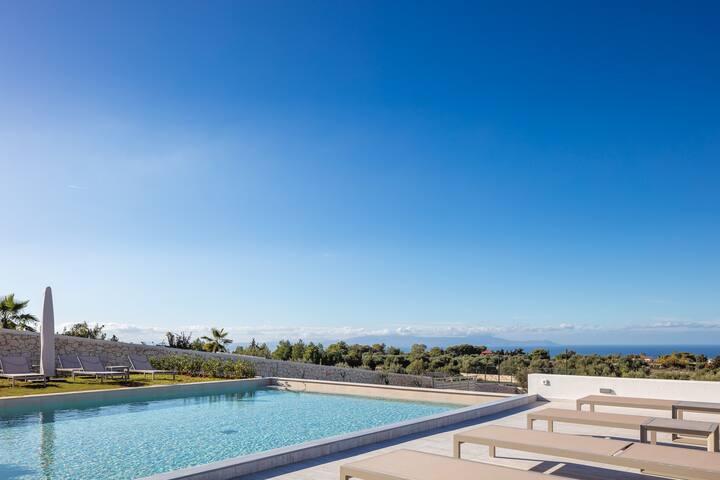 Art & Design Villa with Maid Service by etouri gallery image 2