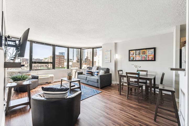 MICH AVE Downtown, Park, Museums 2bd #4