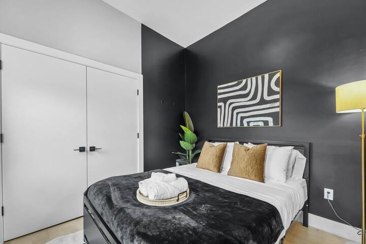 Free Parking~4 br Duplex | Prime location NYC/EWR gallery image 3