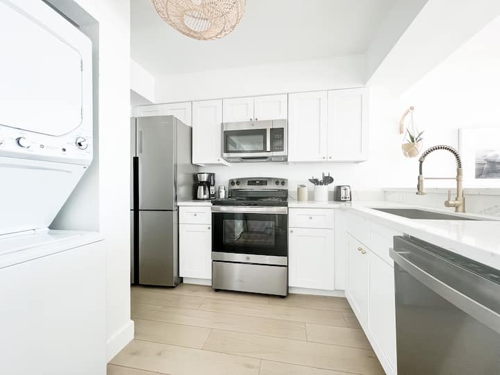 Cozy 2br 2ba W/pool - Parking - Close To Beaches - Stock Island, FL