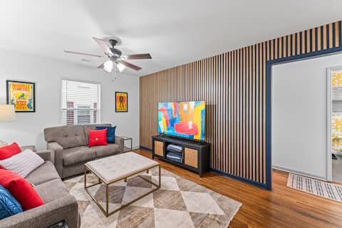 Top Airbnb: Modern 3BD Near MTSU | Fenced Yard & Charger in Murfreesboro