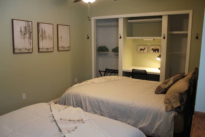 Ორი სრული საწოლი სამუშაო სივრცით!