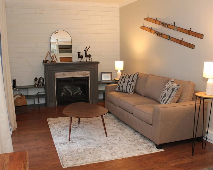 Მყუდროდ მოკალათდით ცეცხლის პირას! Გაწიეთ დივანი დედოფლის ქაფის მატრასით.