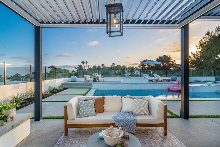 PB 5 Bed, Pool, Spa, Views, Games, Parking, LUX gallery image 5