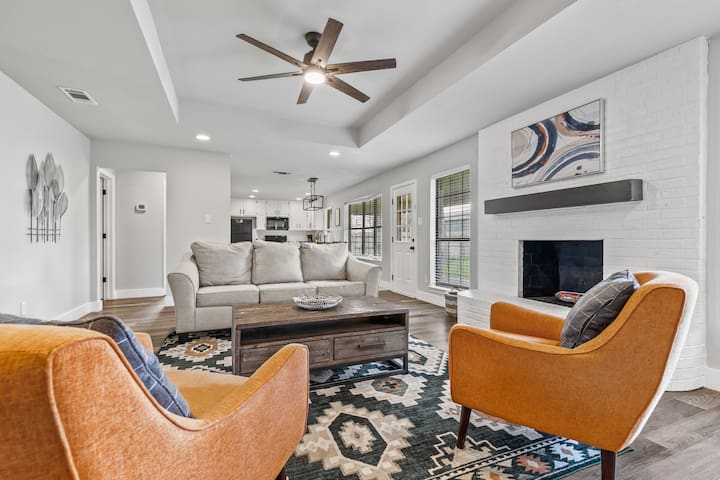 Grand Getaway Close to Downtown