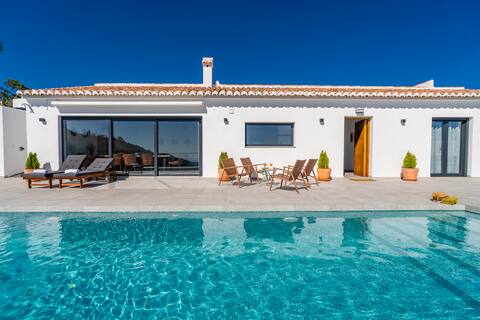 Finca Los Paseros: BBQ,  pool, ocean view