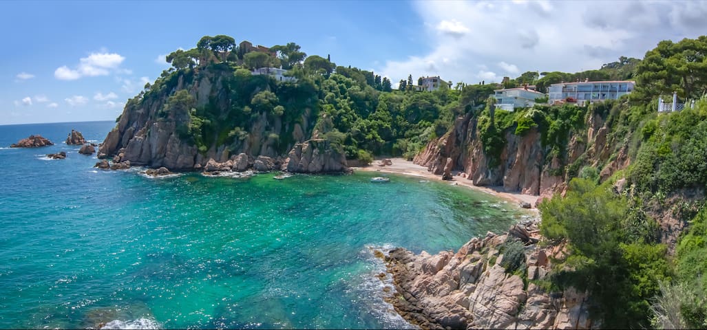 Blanes Beach Bliss – Private Cove and Pool