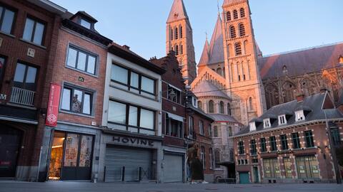 Bar for rent with sleeping accommodations, 2 bedrooms, 1 dormitory