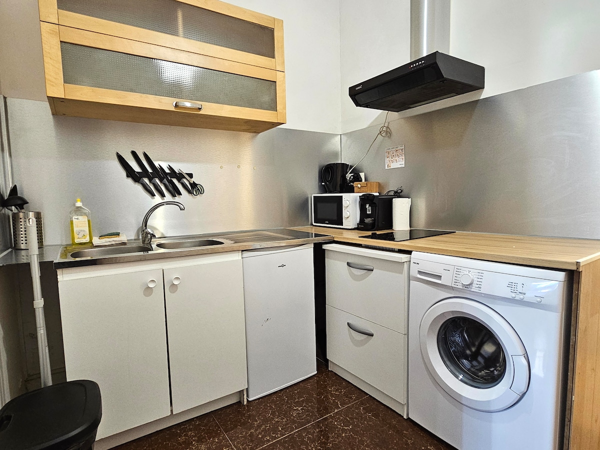 Top Airbnb: 701 Studio close to metro 9 à Bagnolet