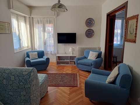 Top Airbnb: A cozy appartament near the lakes and Valgrande a Verbania