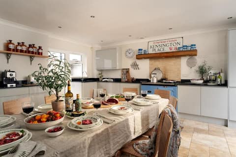 Quay House Luxury Living for 10 & Private Parking