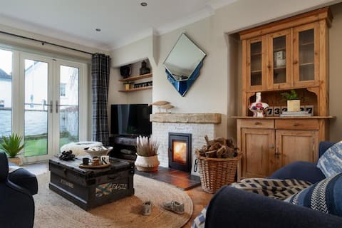 Successful Airbnb property: Quay House Luxury Living for 10 & Private Parking in Exminster