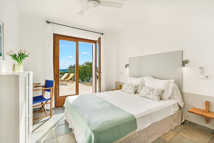 Chumba cha kulala cha mwonekano wa bahari, vila ya likizo huko Cap d'en Font en Menorca