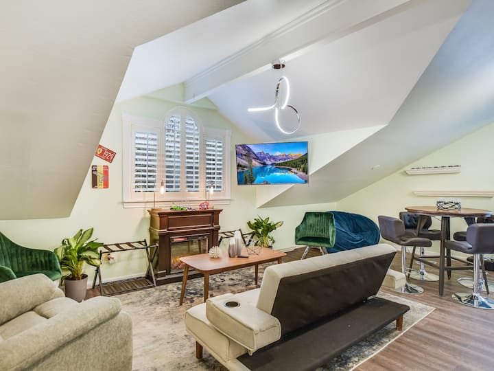 Cozy Oasis in SE Austin - Guesthouses for Rent in Buda, Texas, United ...