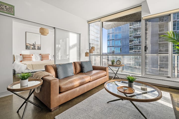 MCM Escape | Spectacular VIEWS | Free Parking!