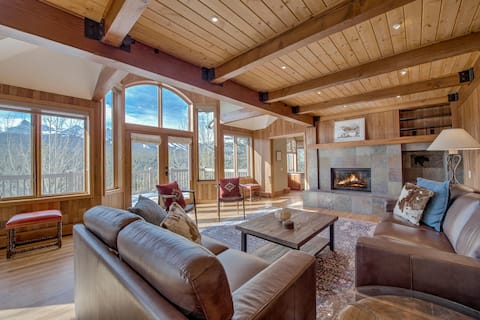 Top Airbnb: Views & hot tub, 3 min from Breck, free shuttle in Blue River