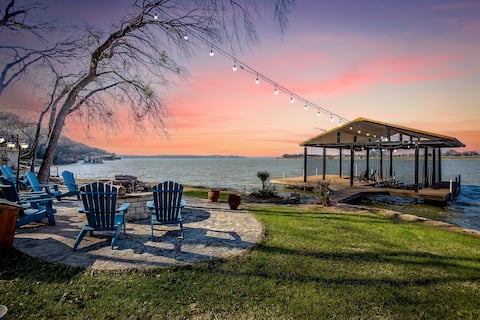4BR Lakefront With Private Pool & Boat Dock