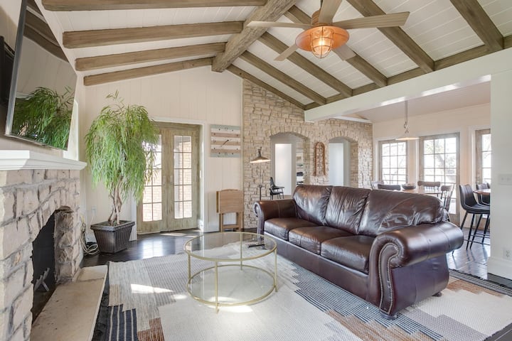 4br Lakefront With Private Pool & Boat Dock - Granbury, TX
