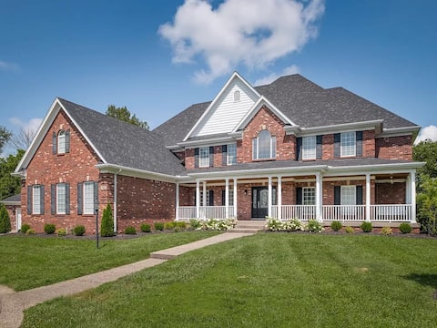 Bourbon & Beyond 7BR Estate. Pool & Hot Tub!