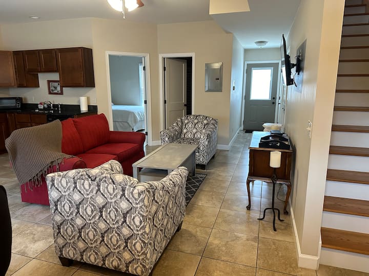 Great Value - Spacious Townhouse - Bloomington, IL