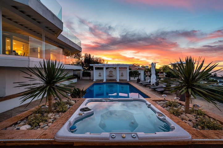 Family Focused- Pool- Ocean Views-15 person dining gallery image 2