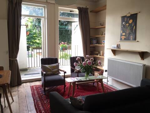 Top performing Airbnb: Edwardian 1 bed flat-Sun filled delight, SE London in Southwark