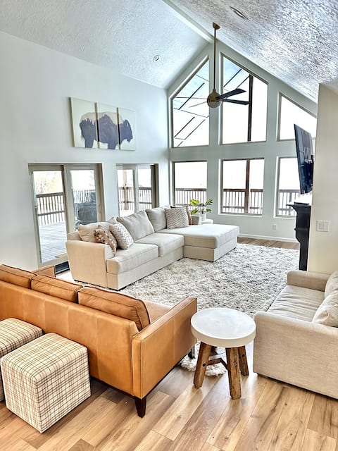 Top performing Airbnb: Bear Lake Golf Course Home w/ Ideal Beach Access in Garden