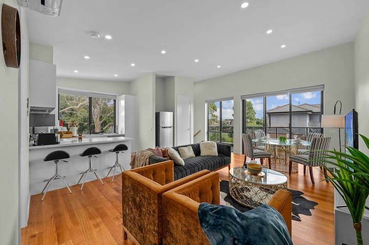 Churchill Lux, Elegant Town House only 10 min Cbd