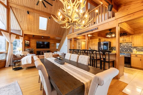 Mountain View Retreat | Hot Tub | Sleeps 18
