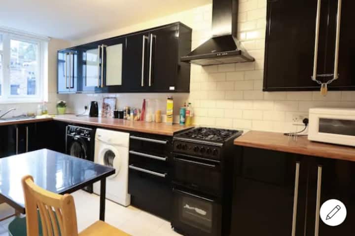 Lovely 7 Bedroom House In Euston - Up To 22 (1) - Londra