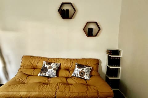 Anuncio de Airbnb popular: Chalet Serrano en Villa Giardino