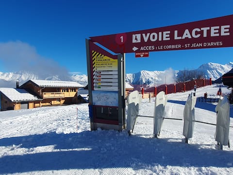 new 5* chalet ski in and out, spa