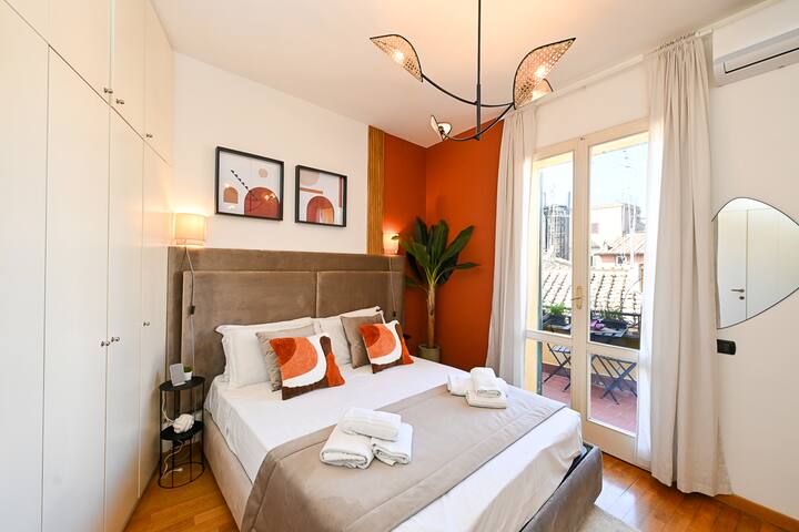 Design penthouse near Piazza Navona gallery image 4