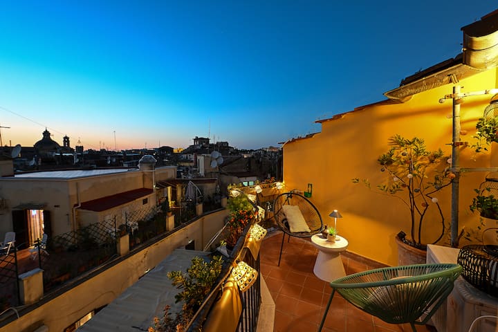 Design penthouse near Piazza Navona gallery image 3