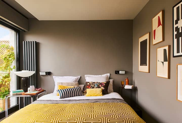 Საძინებელი 1.
საწოლი 180 სმ.
ტელევიზორი
