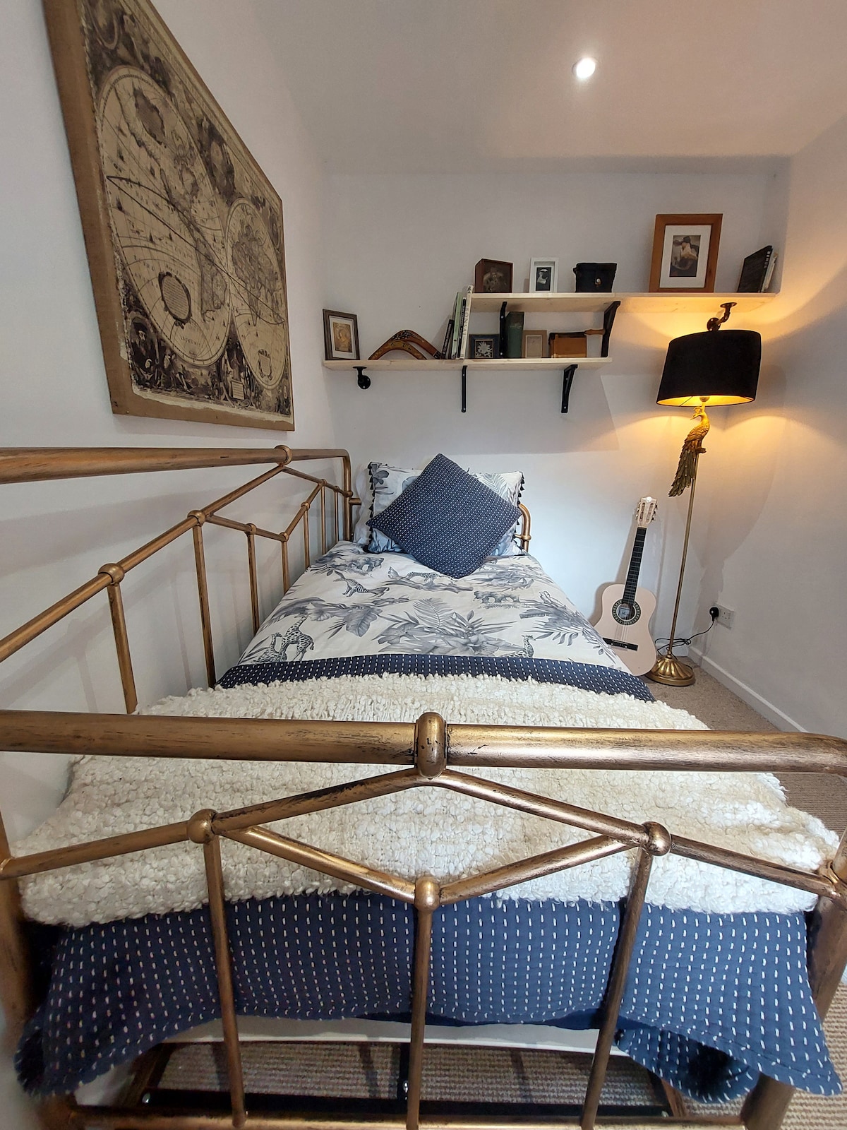 Kitanda cha Siku ya Chumba cha Snug kilichowekwa kwa ajili ya mgeni wa 5