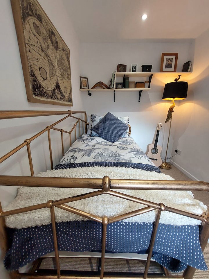 The Snug Room Day bed up for 5th guest