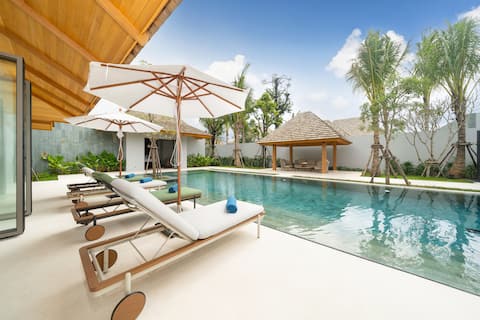 Luxury 4BR Villa with 15m Pool and Huge Yard- V20