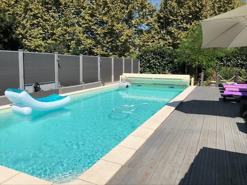 House with Pool 7 beds and 8 bathrooms - sleeps 12