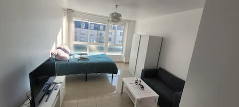 Functional studio near RER B