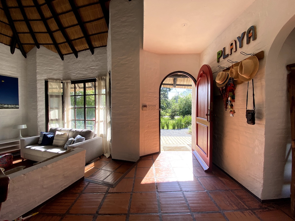 Airbnb performant: Cabaña La Sosiega in pine forests, Punta del Este à Maldonado