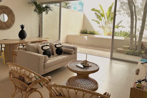 NEW HOUSE: Pool and Jacuzzi - Tropical decoration