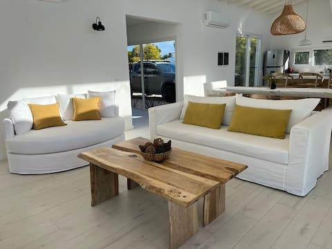 Anuncio de Airbnb popular: Sea air Emerald Coast en Costa Esmeralda